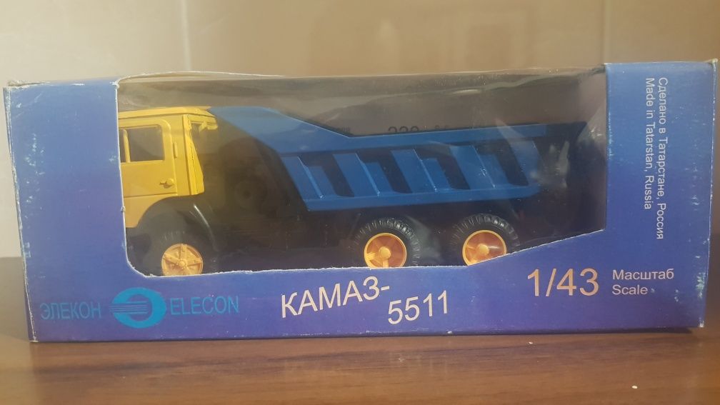 Продам жовто-блакитний камаз 5511 самосвал.Новый,целый.1/43