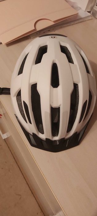 Sprzedam nowy kask rowerowy z tylną lapką