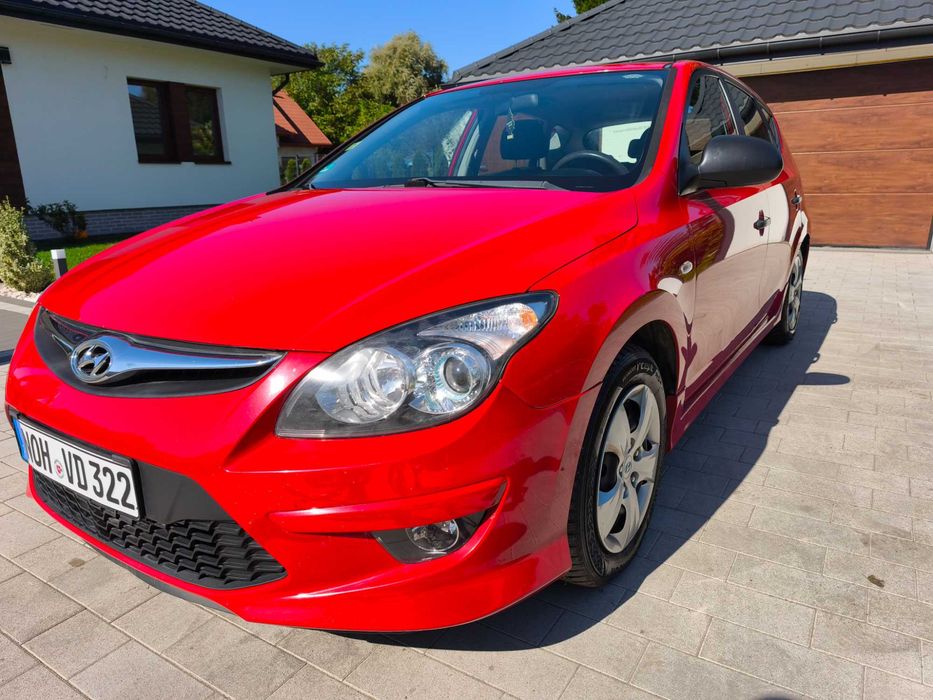 Hyundai i30 1.6 CRDI 2011 90 KM Klima  Hak USB Nowe Hamulce Świece