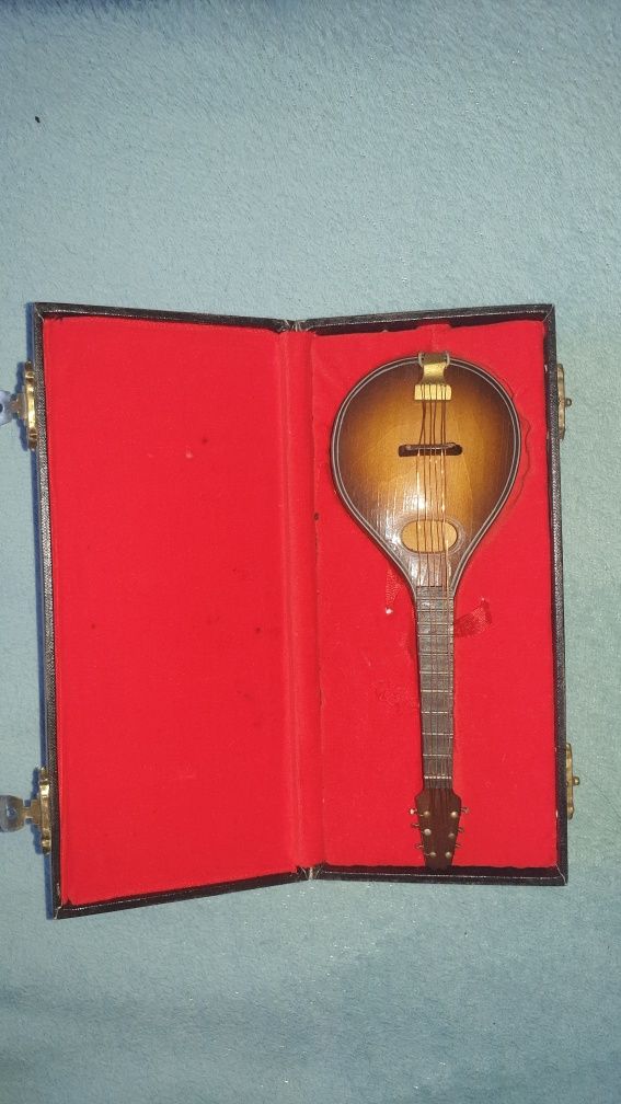 Guitarra em Miniatura