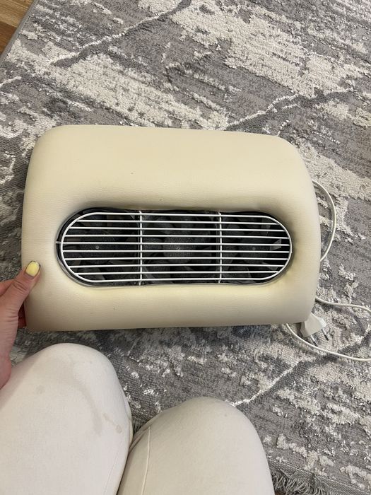 Витяжка для манікюру в ідеальному стані