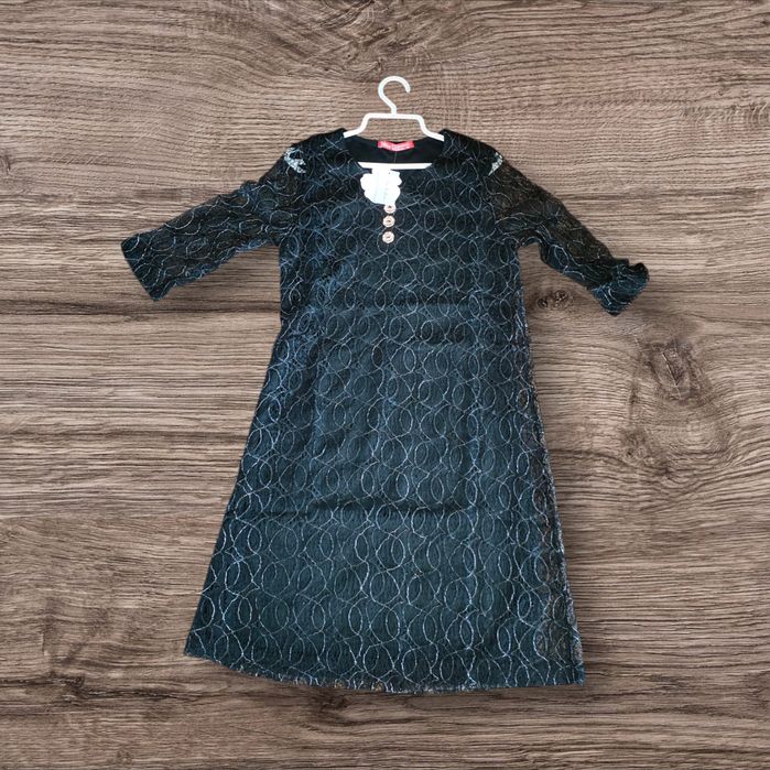 Sukienka Adonta o długości mini i lekko trapezowym kroju