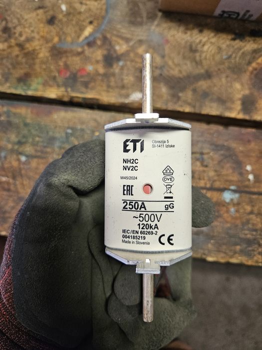 Bezpieczniki bm 250A 500V 120kA 6sztuk