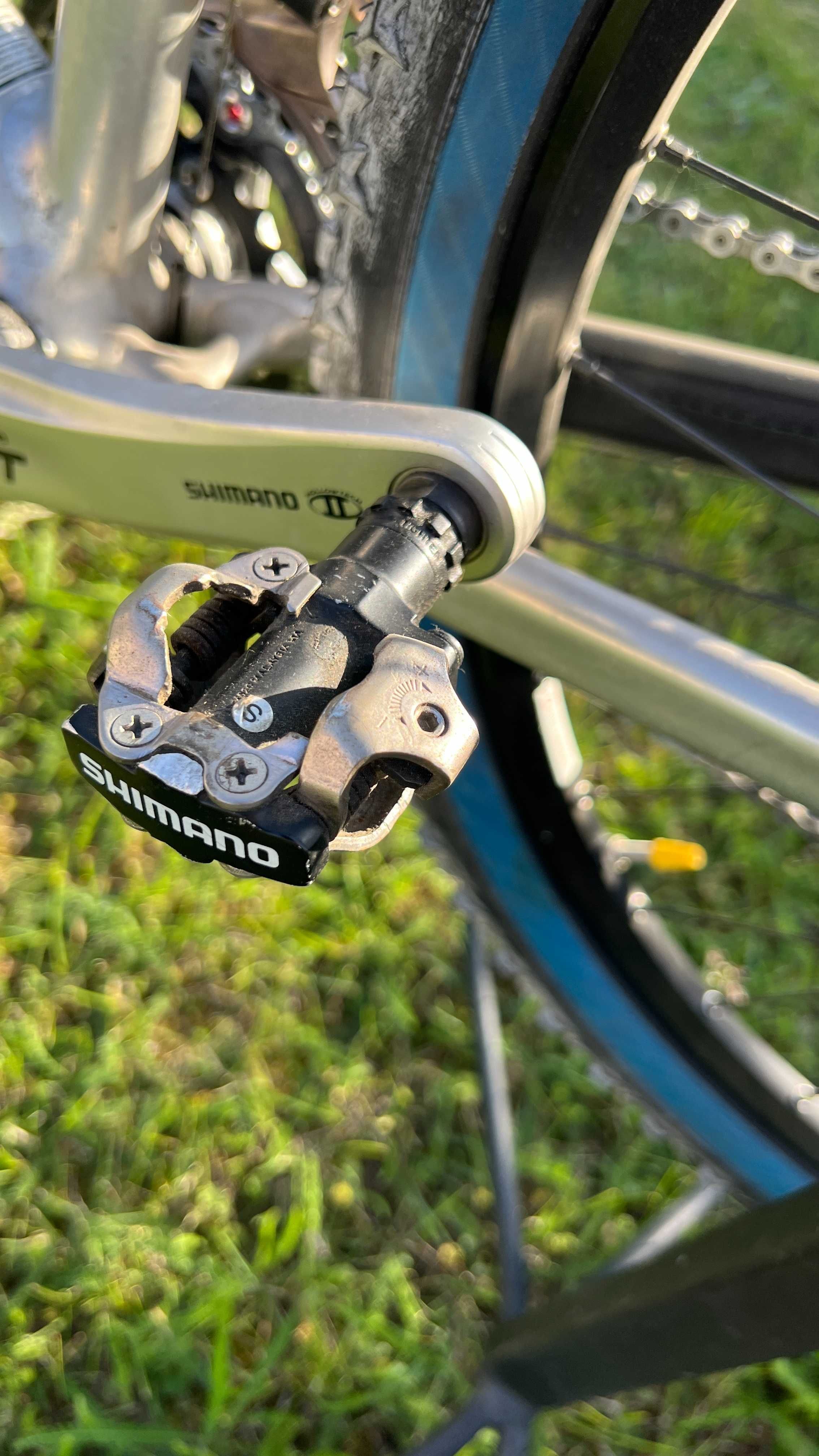Rower na najlepszych podzespołach Cannondale lefty.