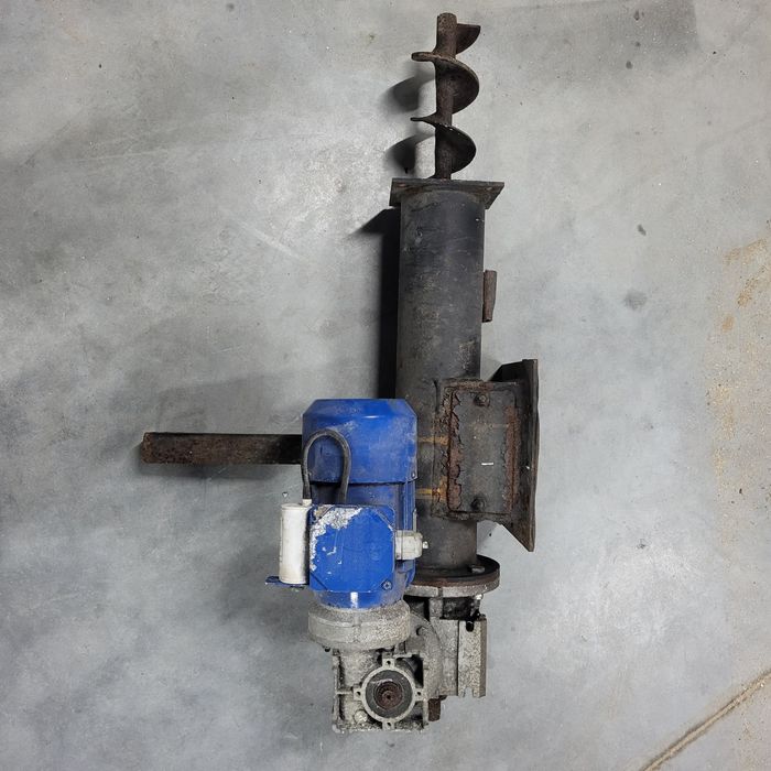 Podajnik ślimakowy do kotła na ekogroszek