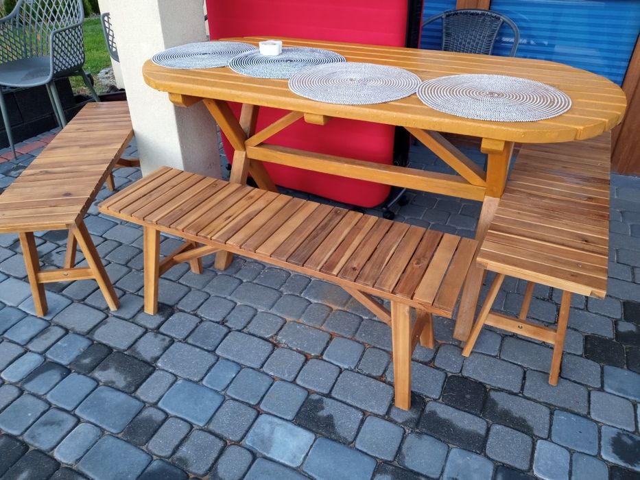 Stół ogrodowy z ławkami