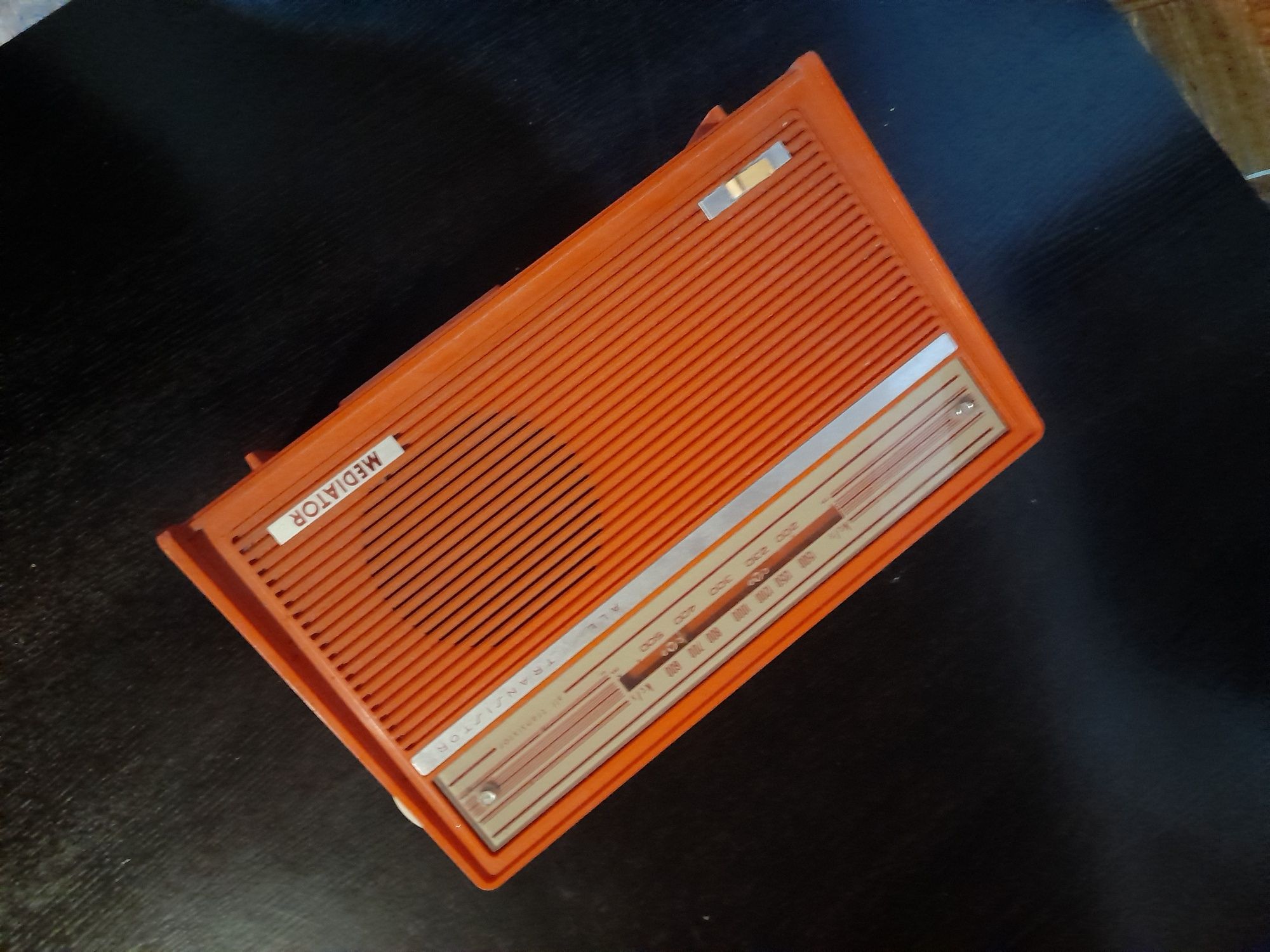Radio antigo vermelho