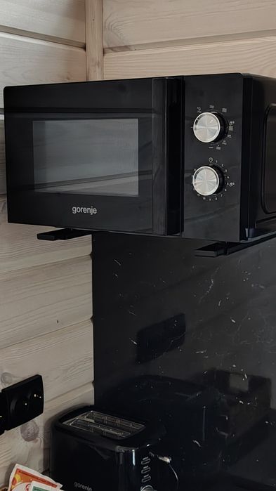 Здається подобово будиночок у лісі