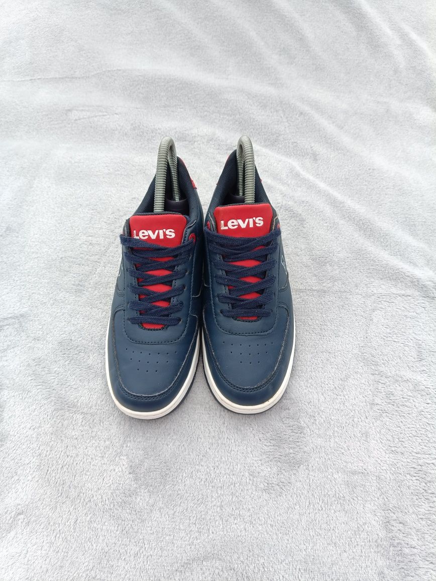 Женские кроссовки Levis р36.5