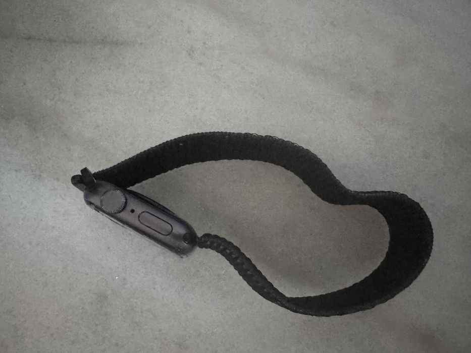 Zegarek iPhone letko zbity