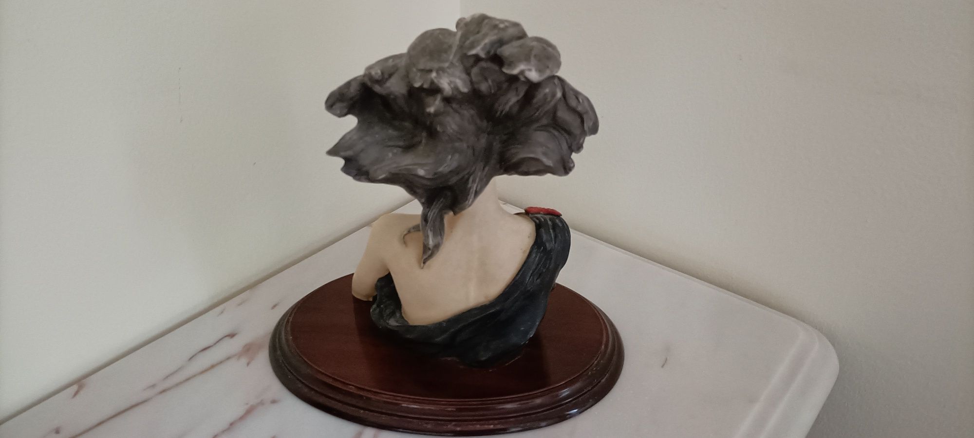 Estatueta mulher