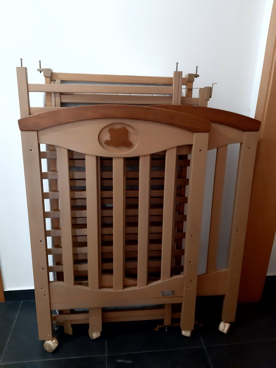 Mobília quarto bebé (berço e cómoda)