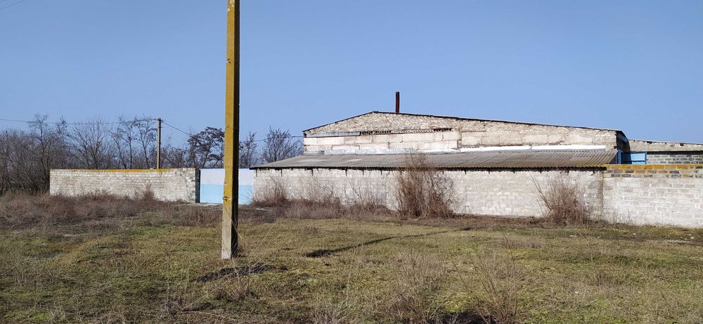 Продам отдельно стоящую базу.