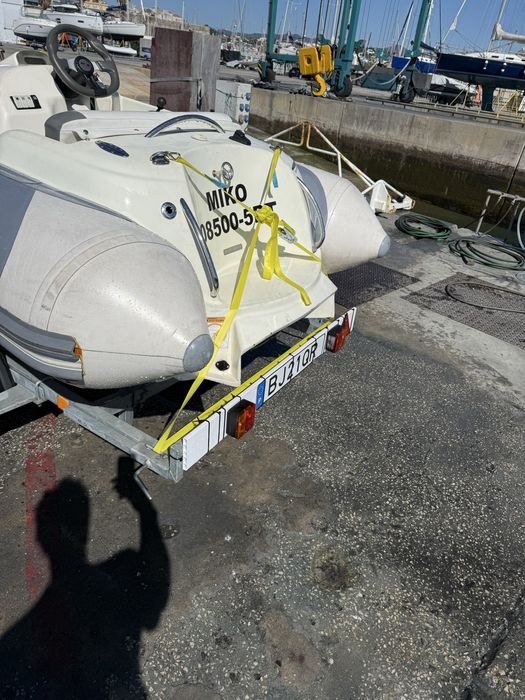 Barco Avon 320 jet