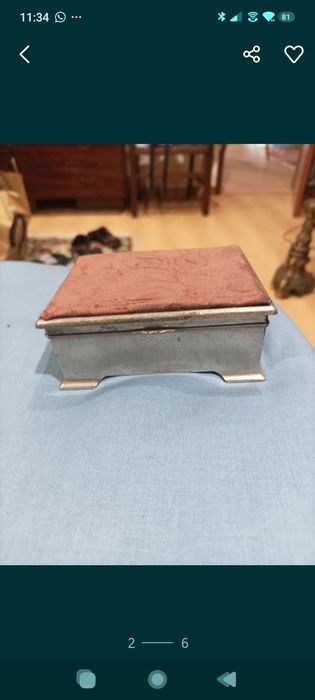 Caixa de jóias antiga com espelho