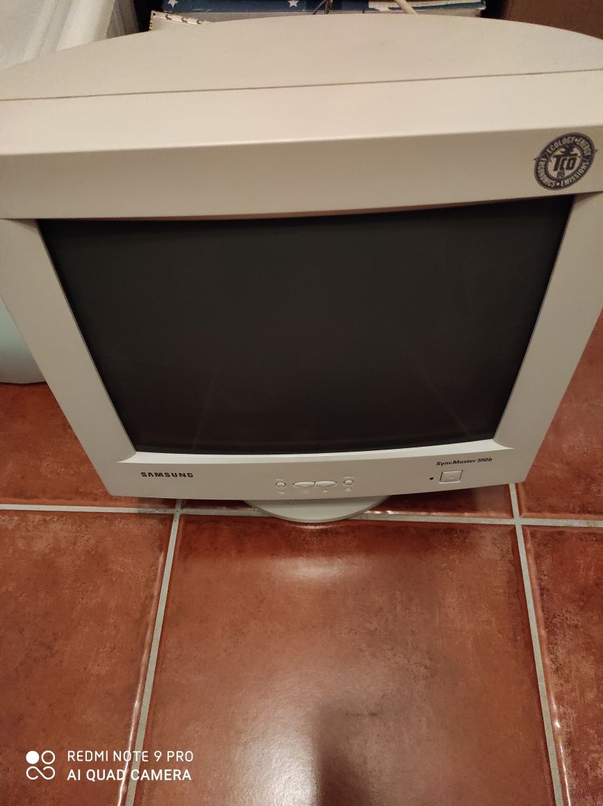 Monitor Samsung syncmaster 550b