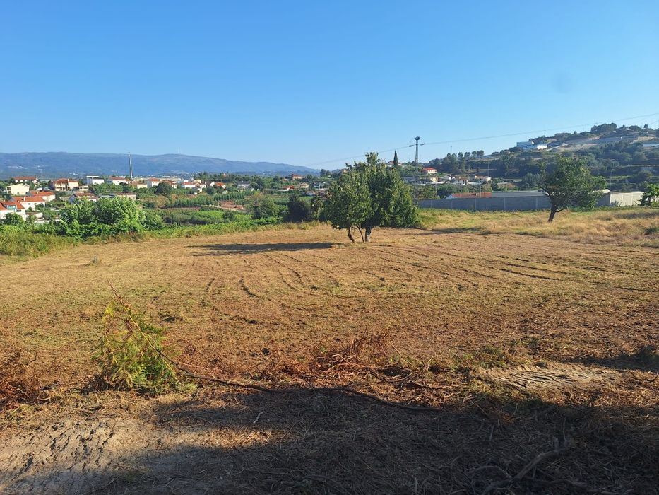 Vende-se ou alugar-se  terreno em Estradinha - Telões - Amarante