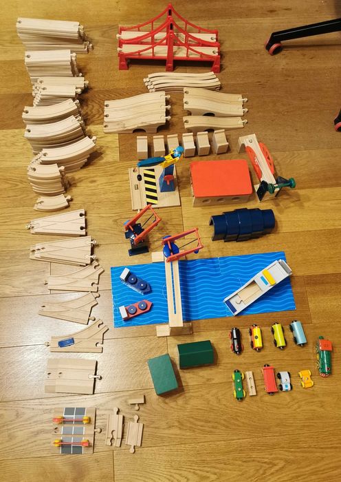 Duży zestaw drewnianych torów IKEA (130 elementów)