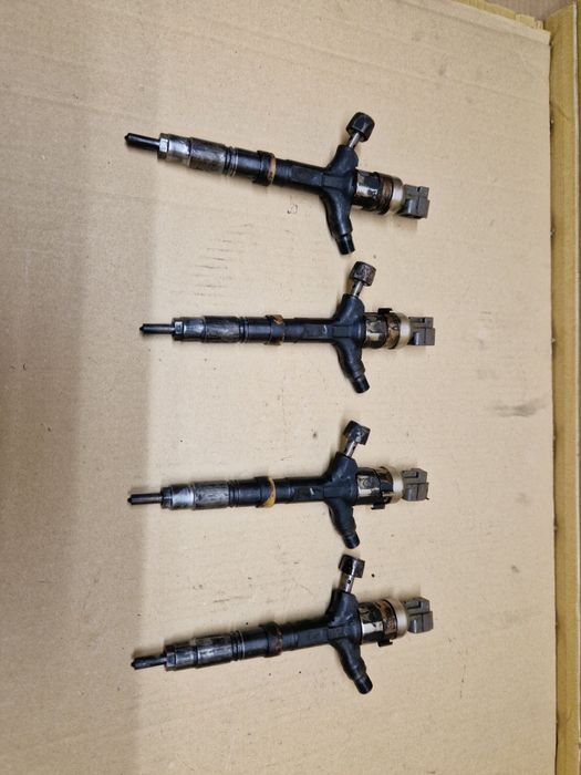 Wtrysk wtryskiwacz wtryskiwacze paliwa 2.0 D4D 116 KM Toyota RAV4 II