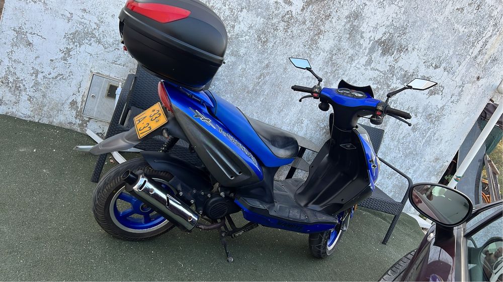 Moto 50cc muito nova com apenas 23000 km rodados .
