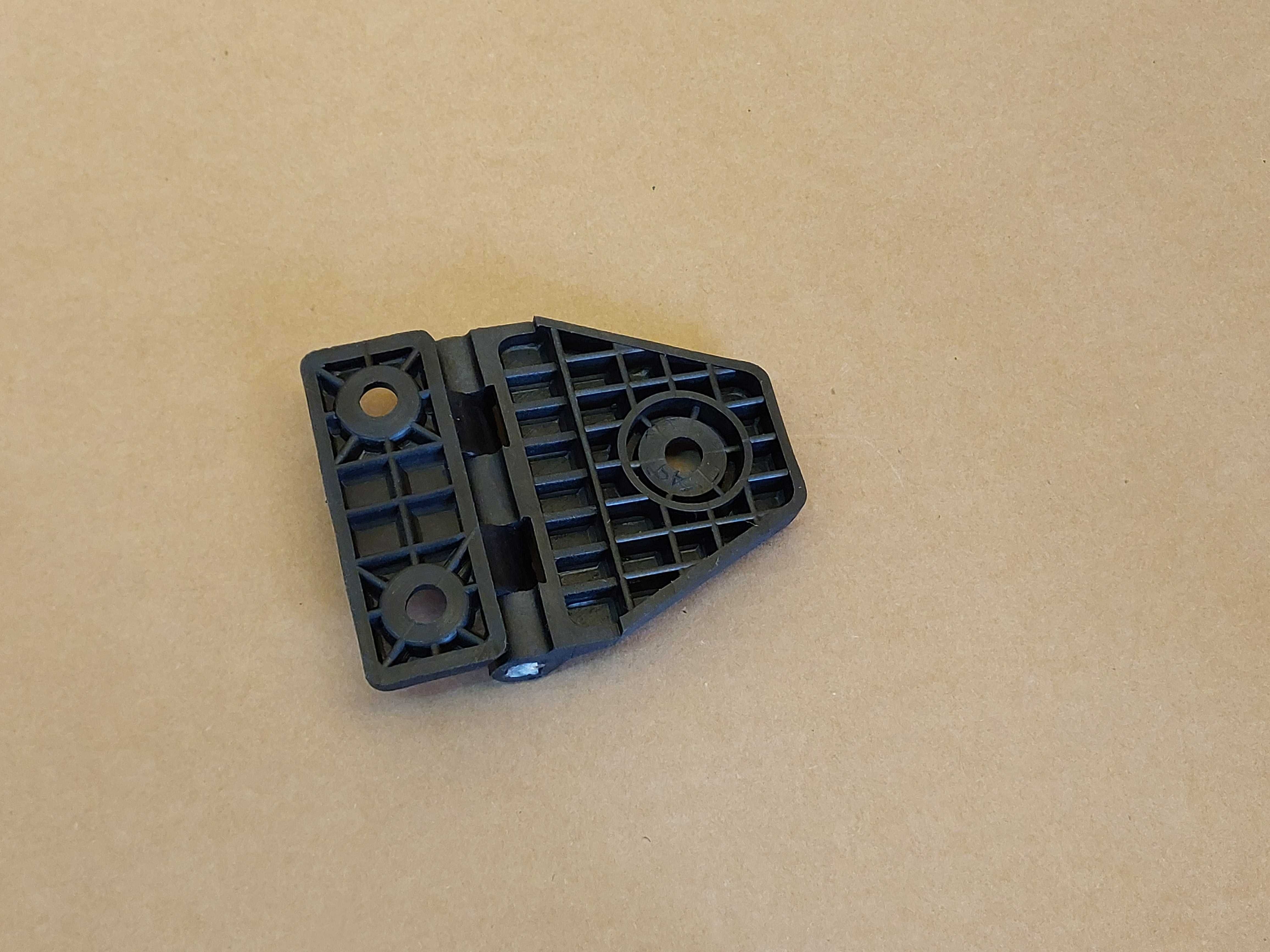 zawias ciągnika, koparki szyby tylnej plastikowy uniwersalny   nr C 1