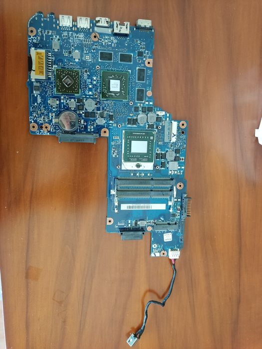 Motherboard Toshiba C855D-13G AVARIADA com processador AMD A8