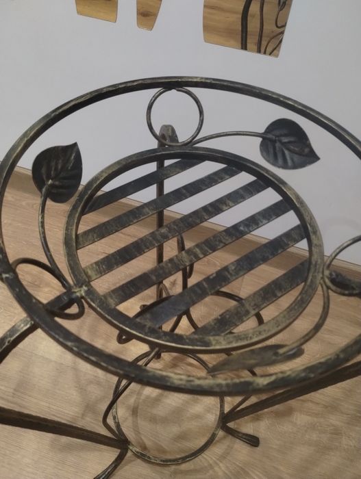 Kwietnik metalowy kuty