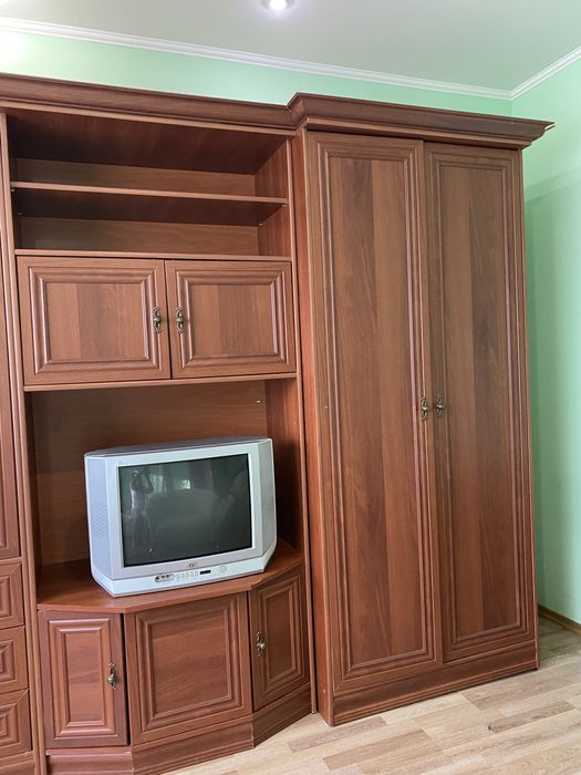 Стінка  оригінальна  стан хороший  і телевізор японський JVC