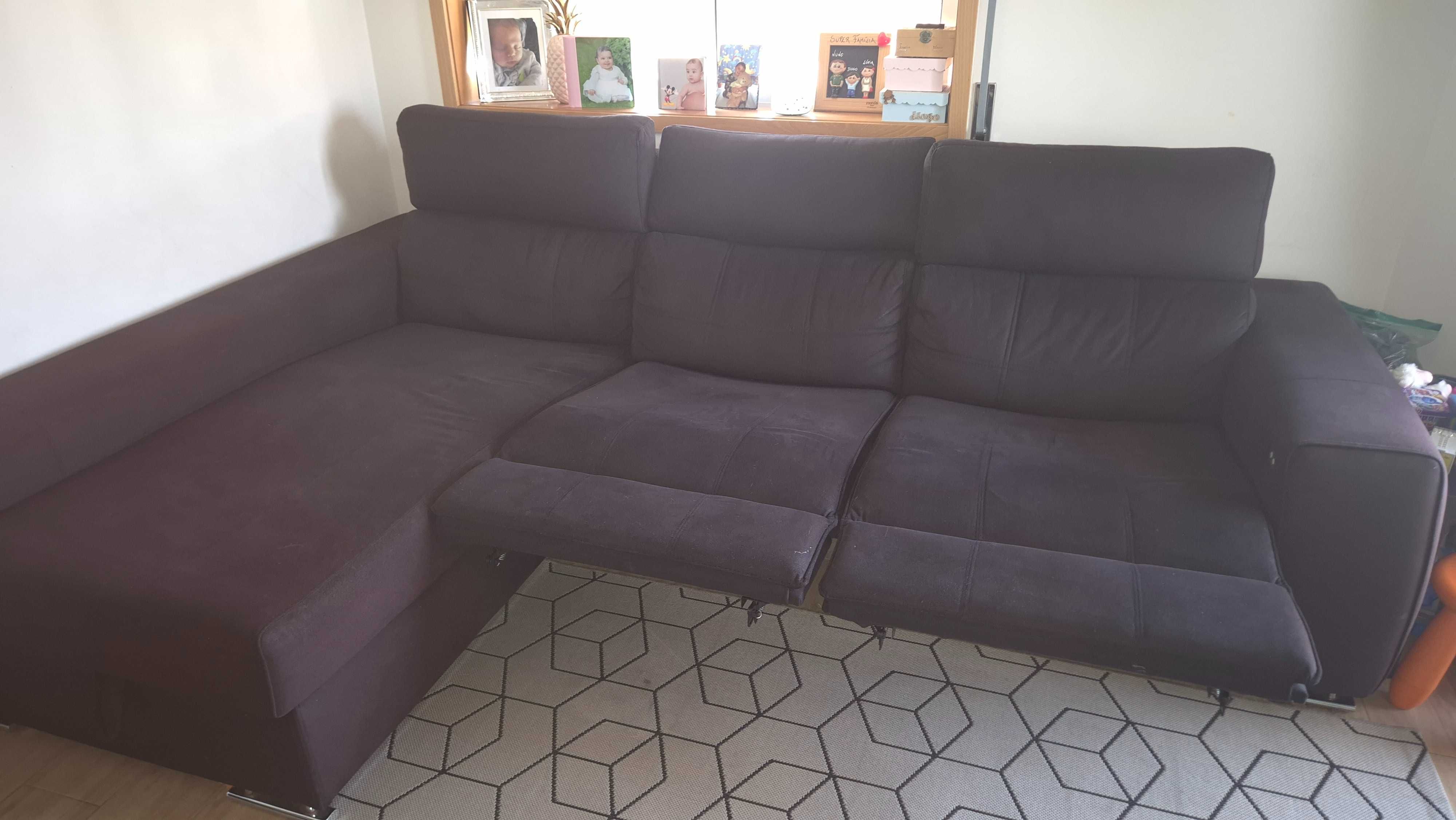 Sofá preto chaise longue elétrico