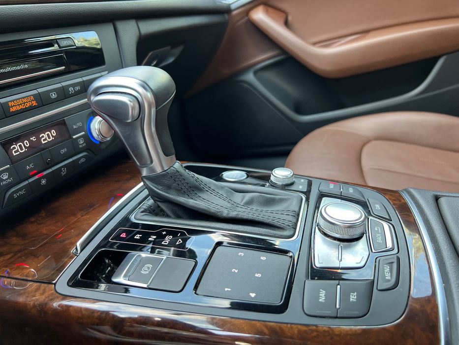 Продам свой автомобиль Audi A6 2015