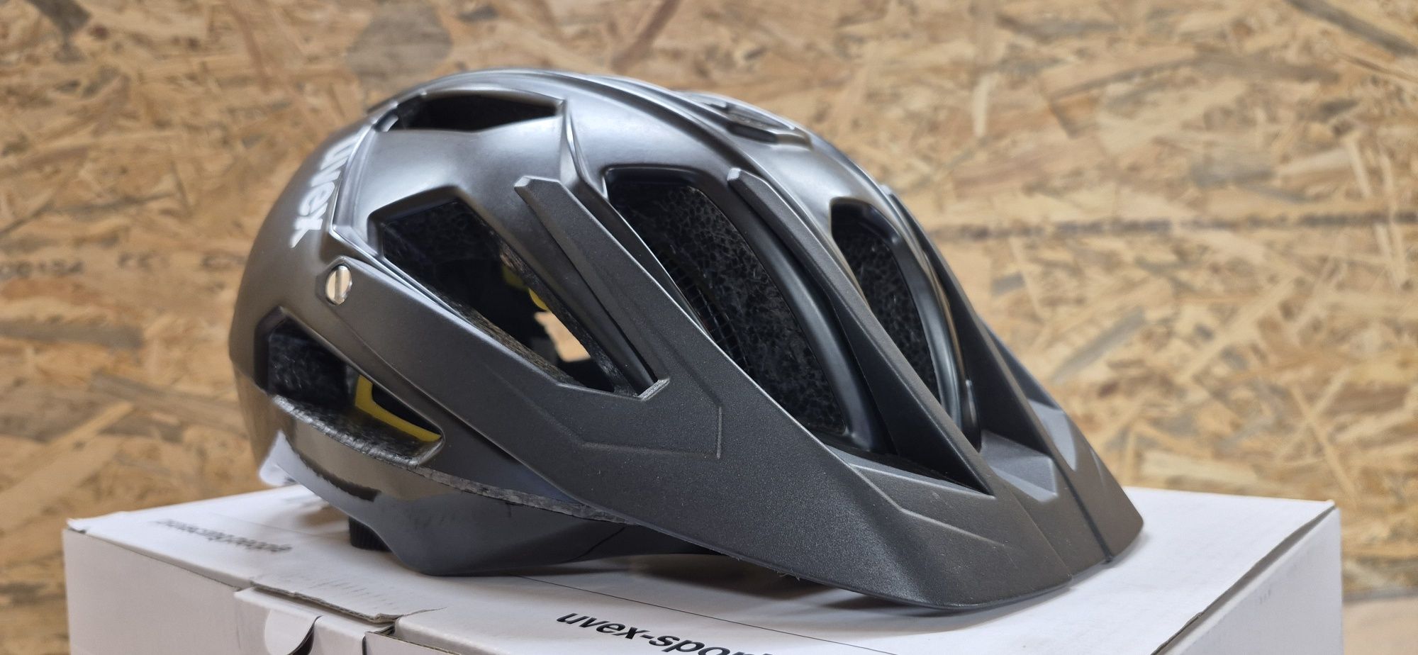 Kask Uvex Quatro cc Mips. Kolor Black matt.