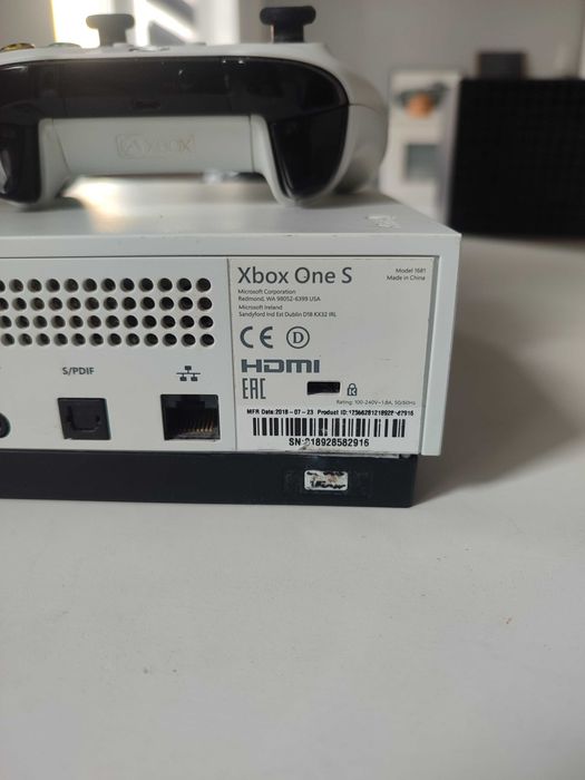 Xbox One S 1TB + PAD