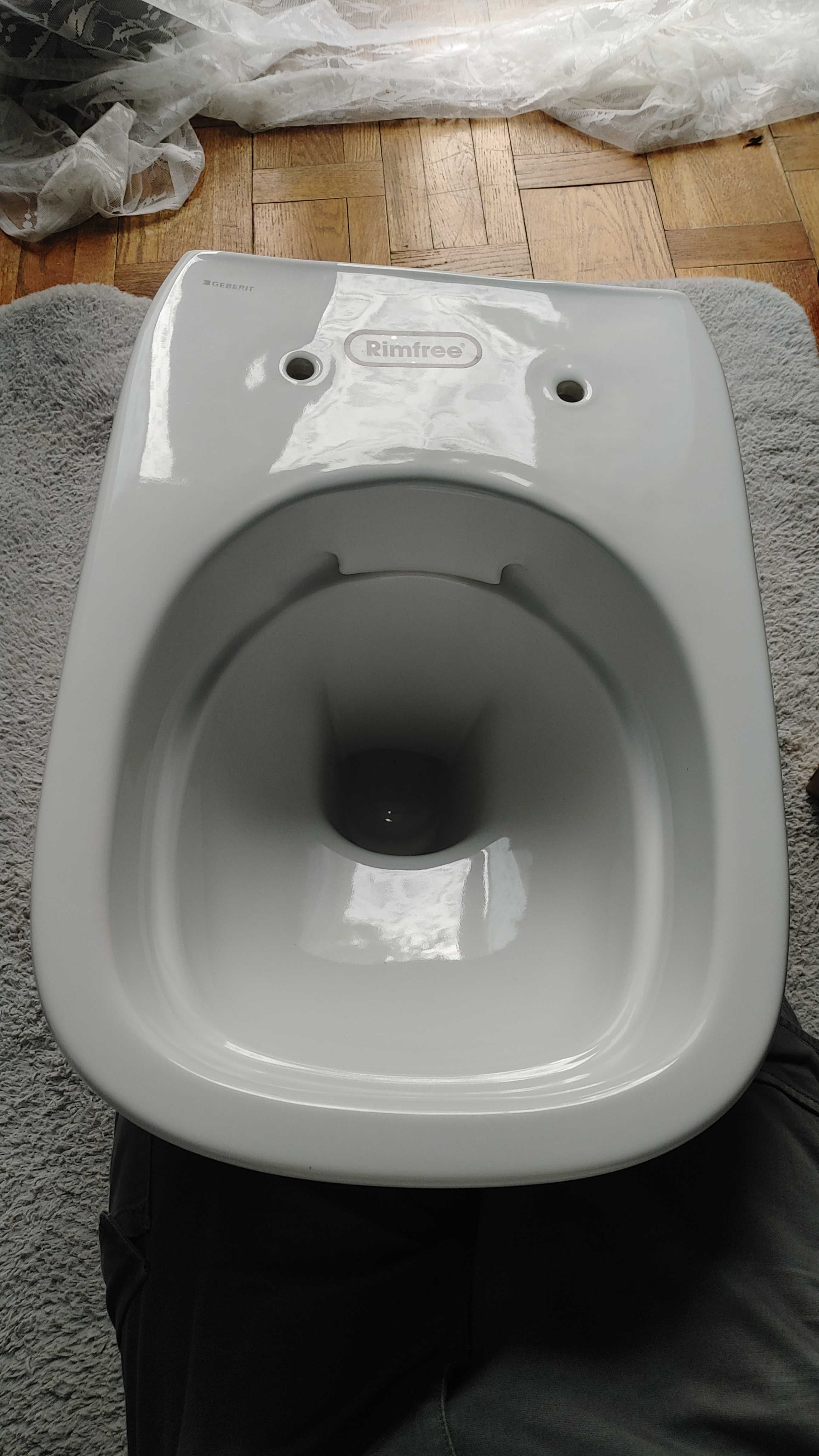 Miska WC wisząca Koło Geberit Fantasia bezkołnierzowa z deską