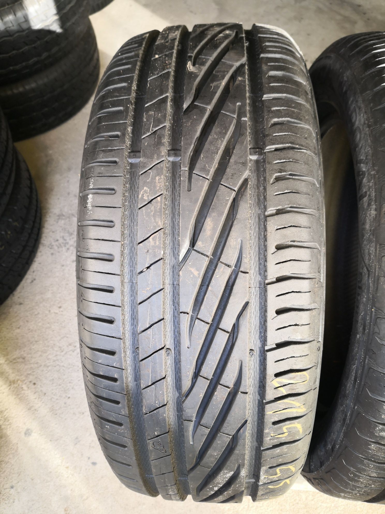 215/55r17 Uniroyal 2020r 7.2mm lato