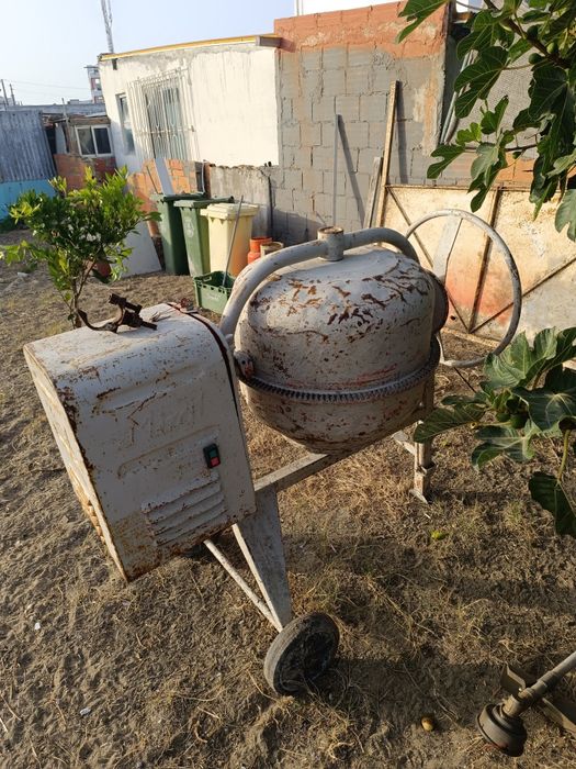 Alugo Betoneira 160 litros