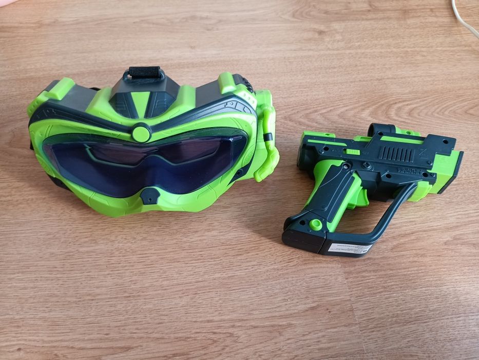 Máscara caça aliens