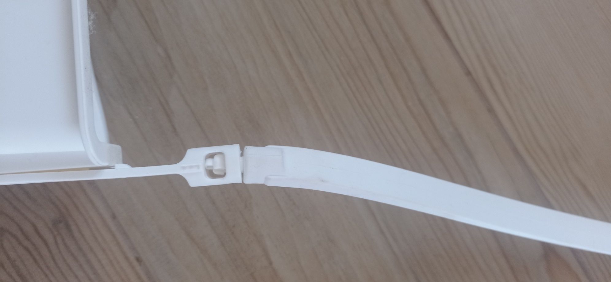 Plastikowa półeczka wisząca