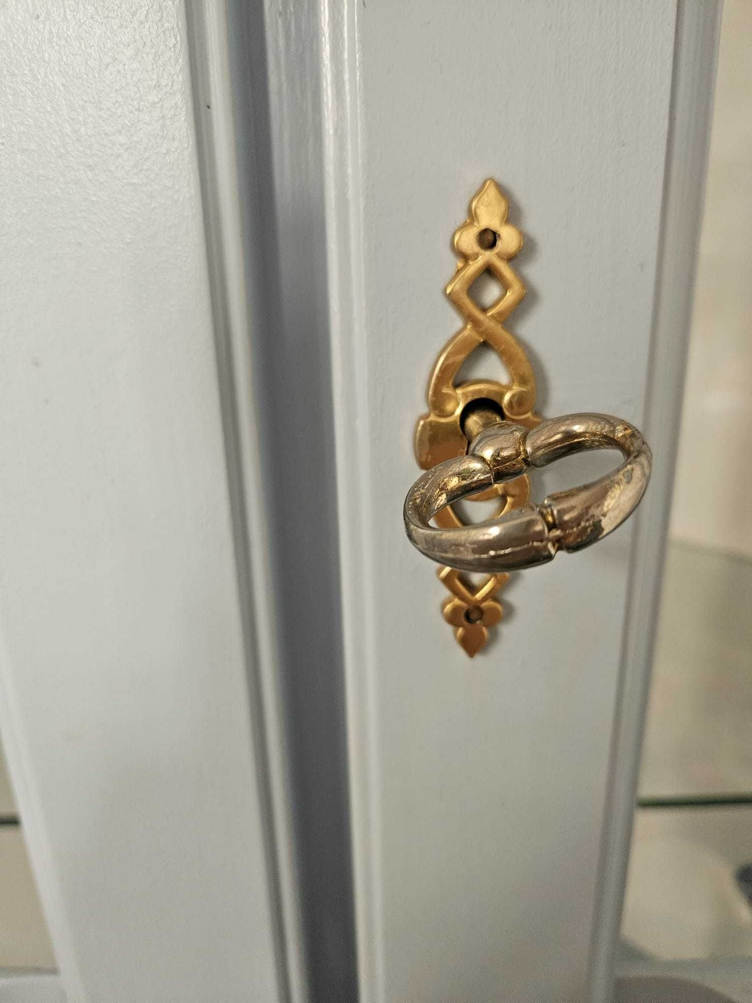 Witryna narożna Włoska shabby chic dębowa że światłem.