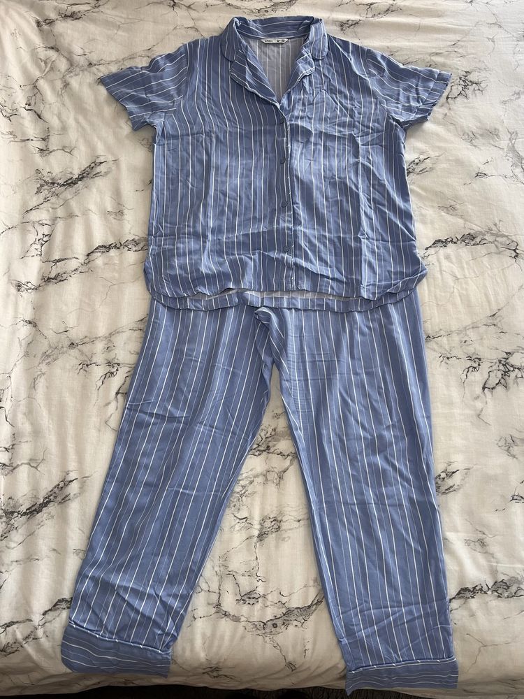 Pijama azul às riscas da Lefties
