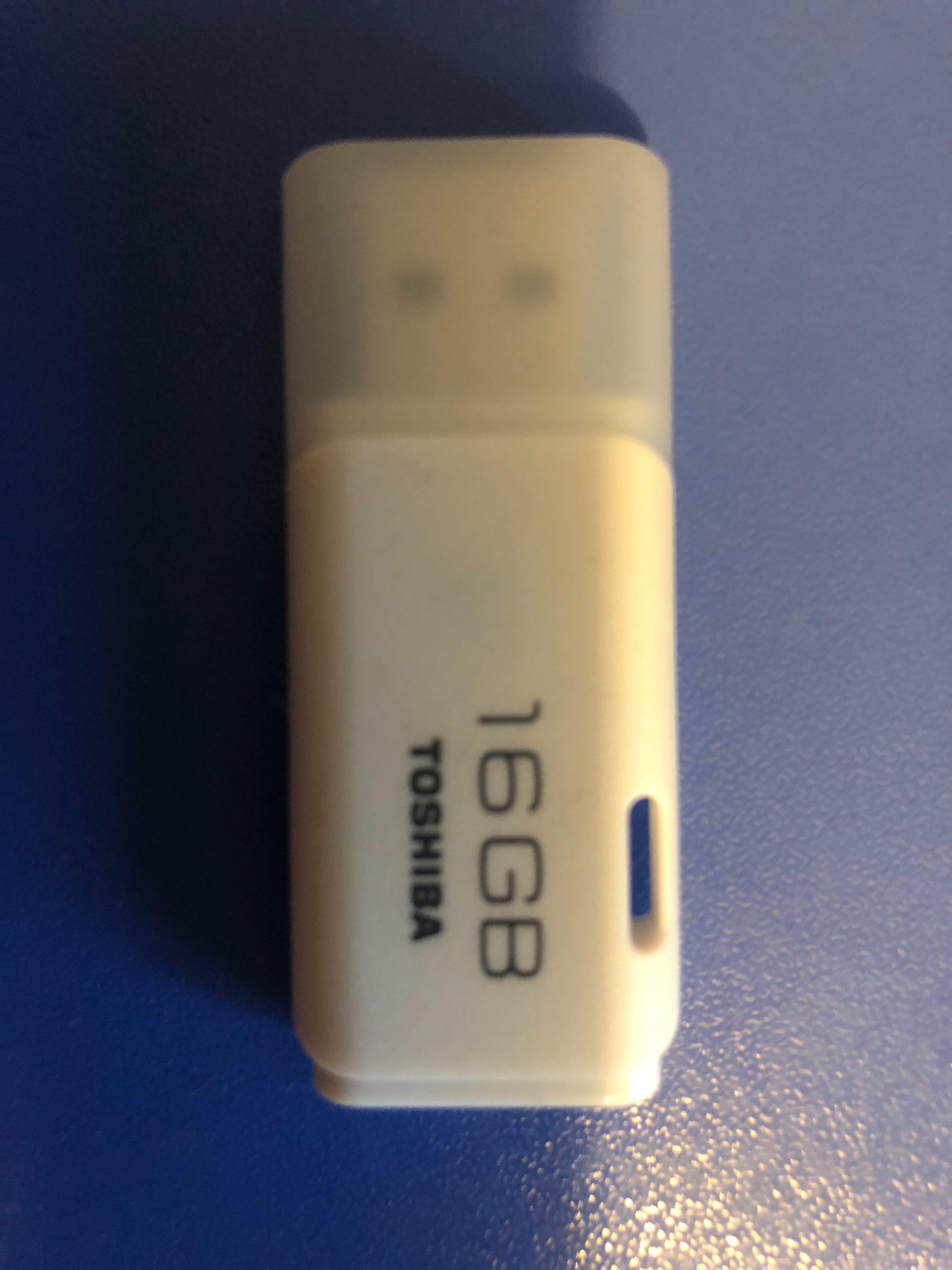 Toshiba 16GB White  USB 2.0 флешка Made in Japan!