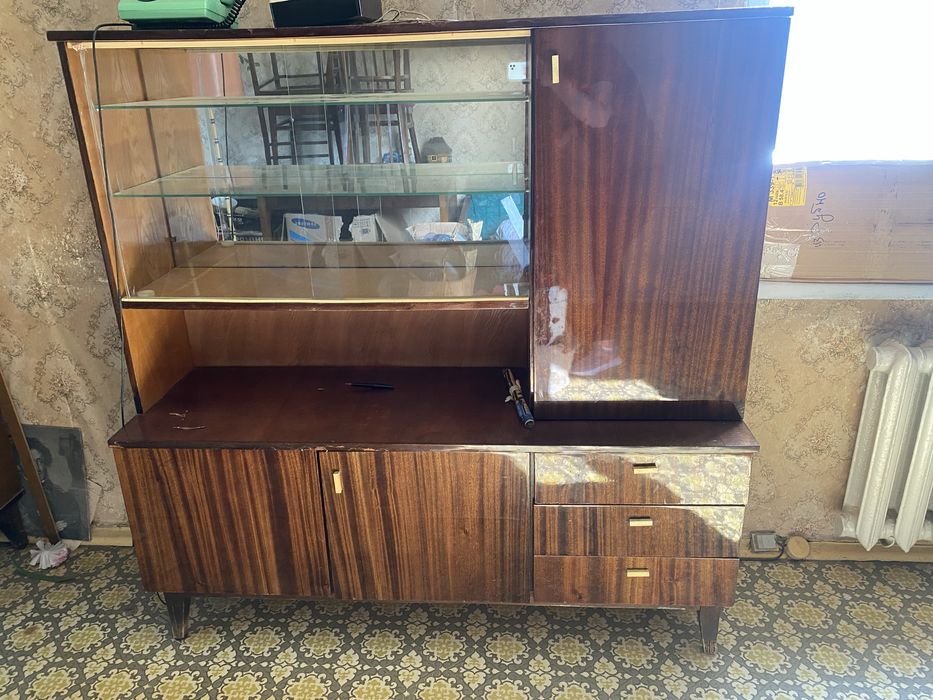 Продам сервант радянських часів