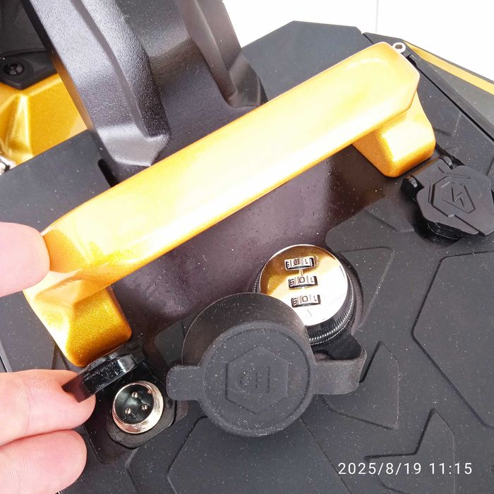 Trotinete eletrica, 11' - 2 motores, 2400W, 23 Ah - Nova, 0 Km.
