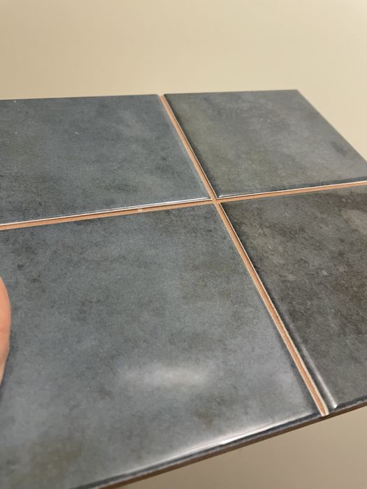 Плитка нова 20х20см