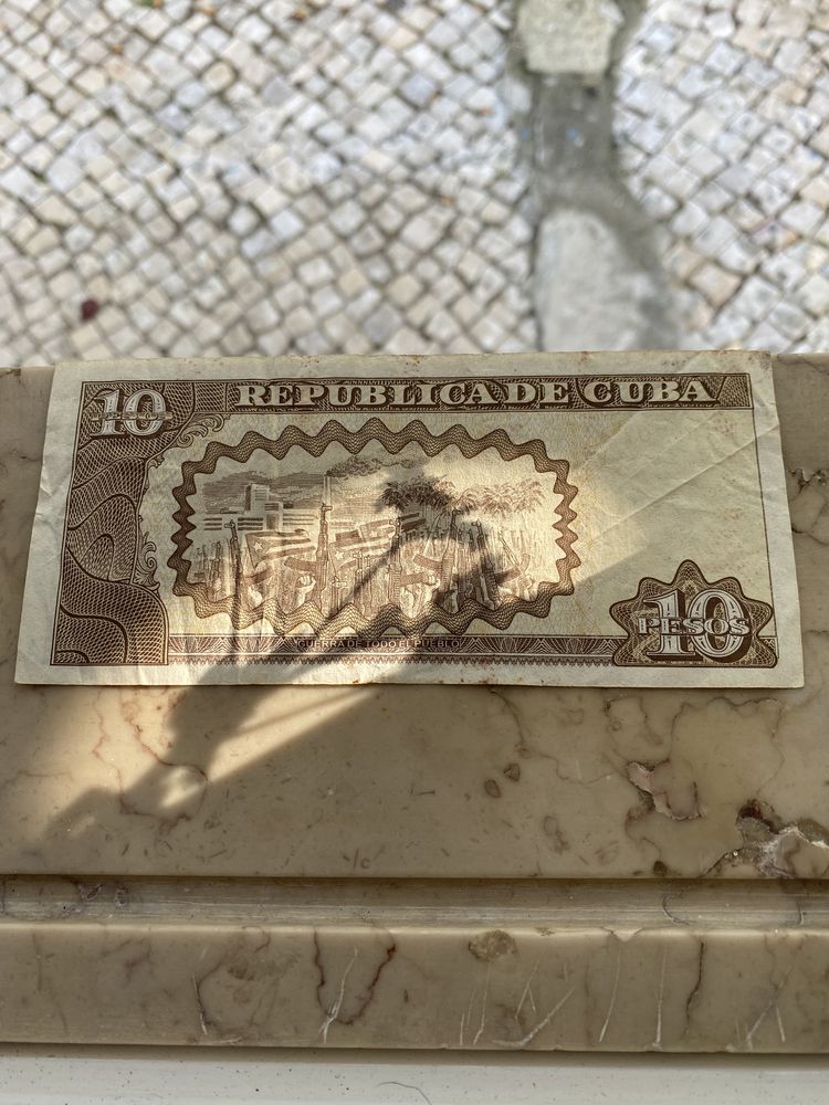 Vendo 10 pesos cubanos por 12 euros