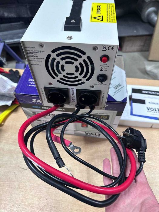 Інвертор VOLT POLSKA SINUS PRO 12V/800W (інвертор+зарядка 2в1)