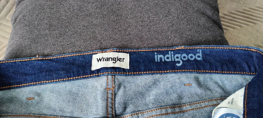 Jeansy Wrangler Larston