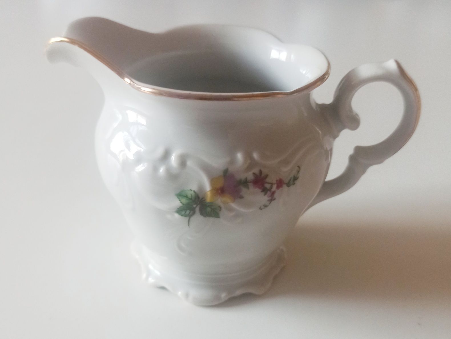 Porcelana Wałbrzych do kawy lub herbaty Wawel fason Fryderyka PRL