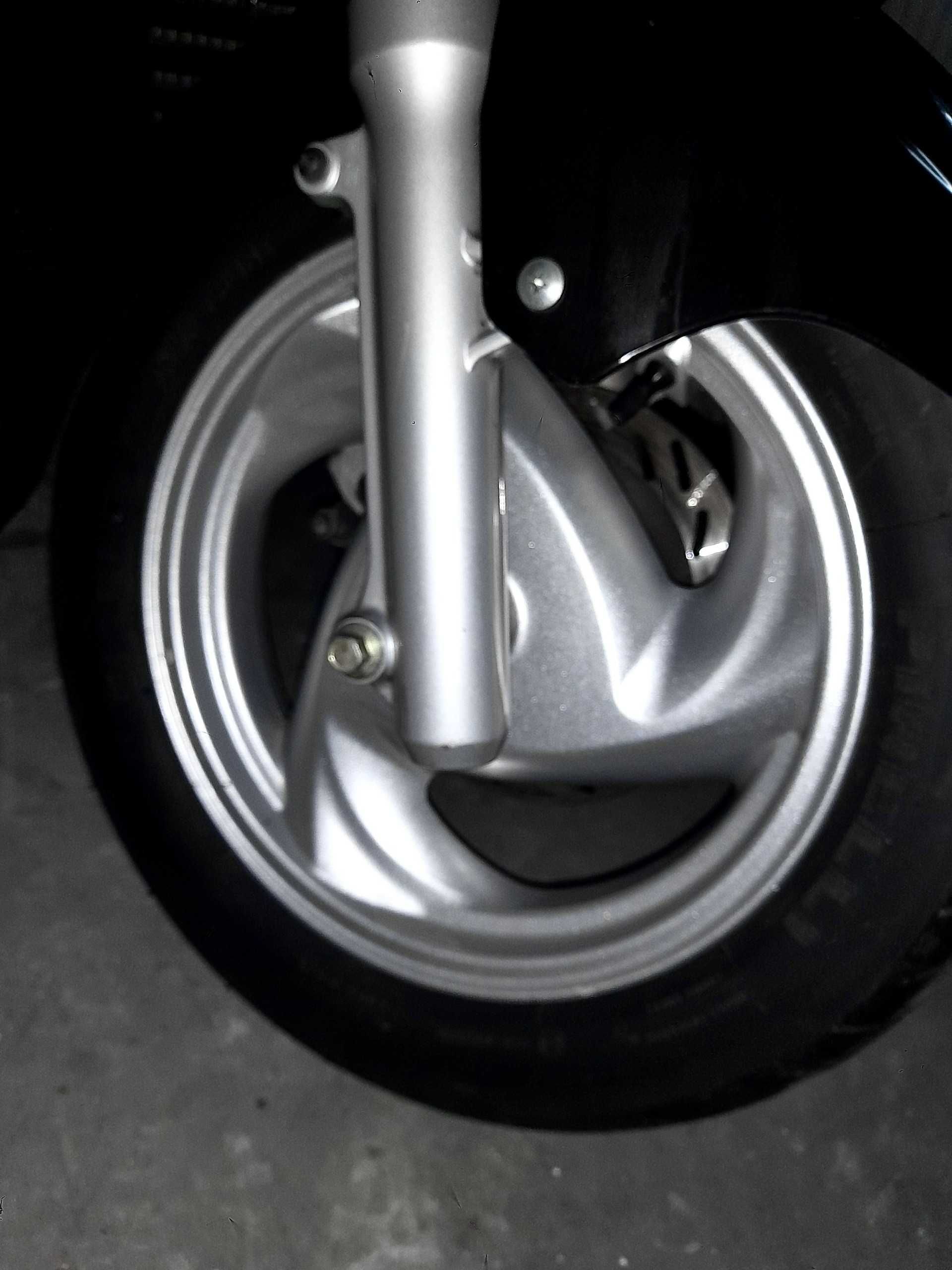 Scooter Sym GTS 125 Evo (Preta) C/ Poucos Kms