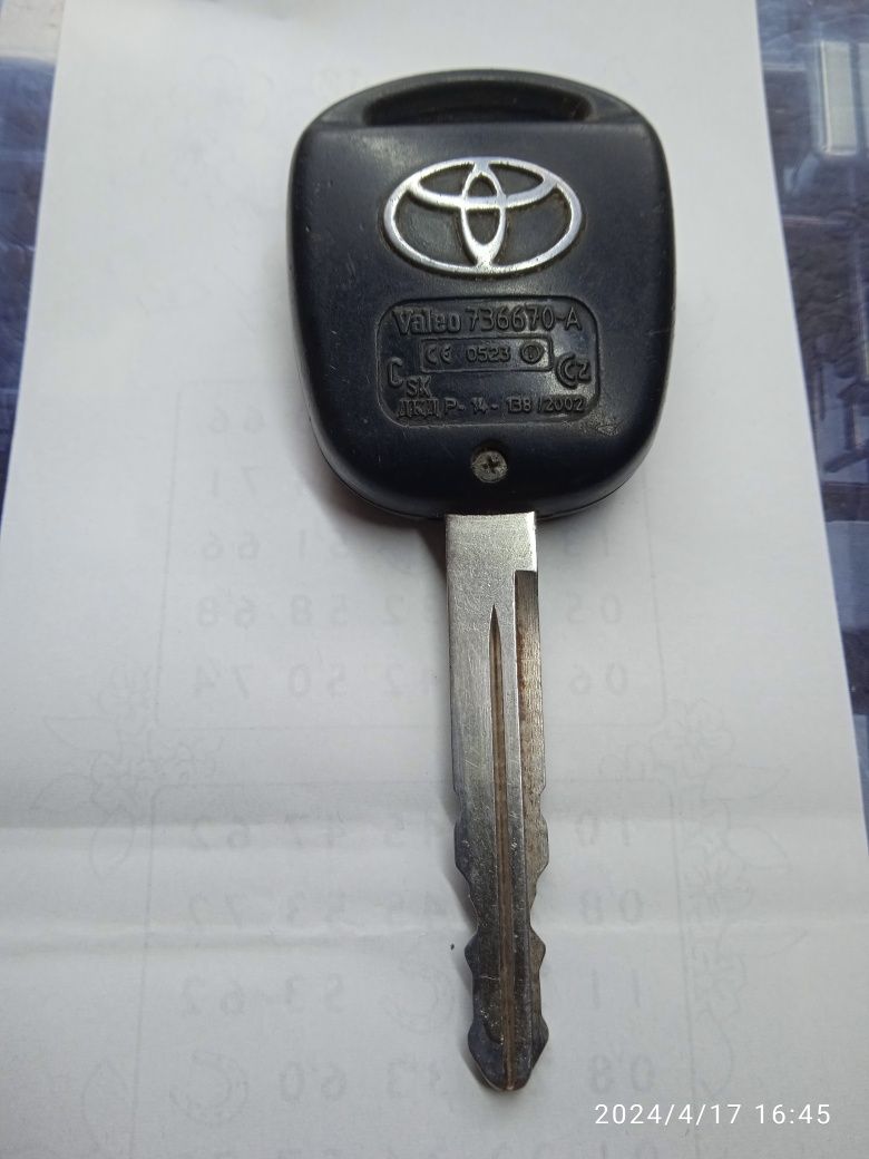 Продам ключ від замка запалення автомобіля Тойота