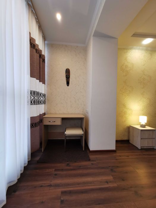 2-3 кімнатні люкс  в центрі.